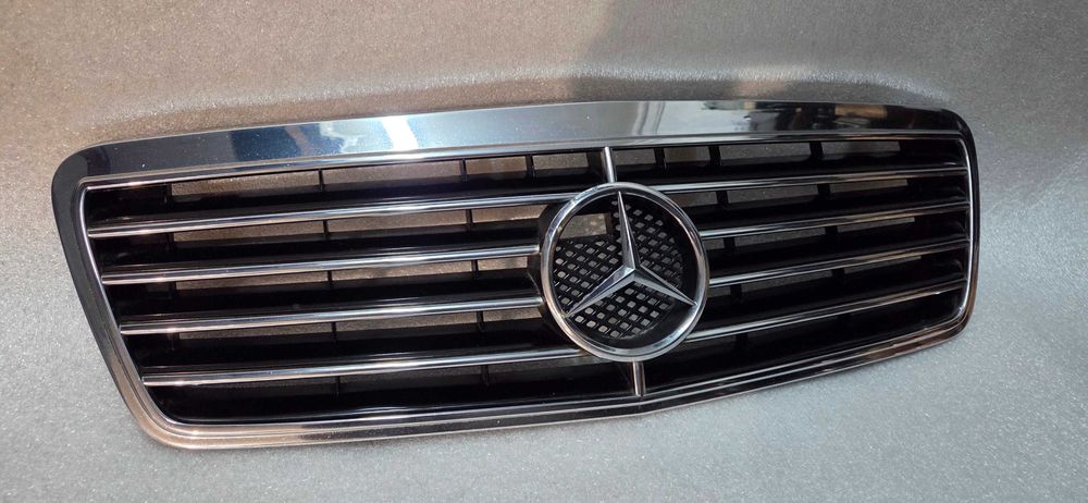 Grill atrapa emblemat Mercedes CLK W208