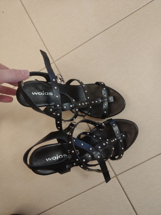 Skórzane sandały  na obcasie Wojas