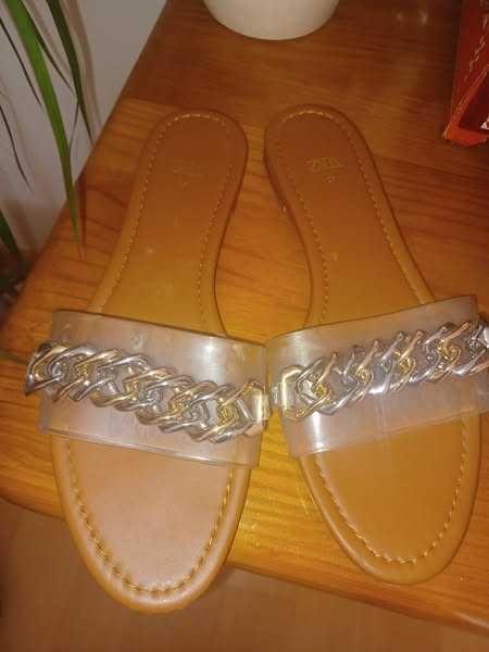 Chinelas da Zara
