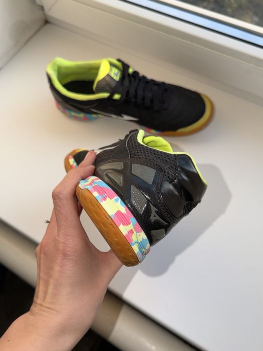 Mizuno футзалки / залові кросівки 41 26 см / індор / яскрава підошва