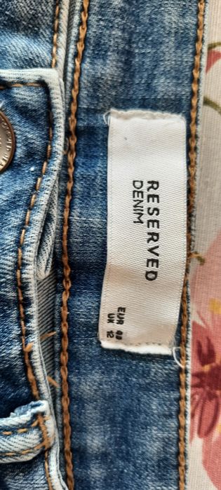 Spodnie jeansowe Reserved