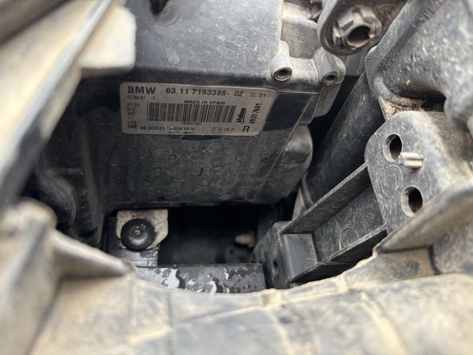 BMW E87 E81 Lampa przód prawa Europa 07-11