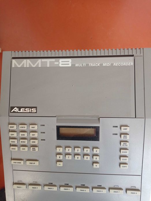 Alesis MMT-8 multi track midi recorder (секвенсор)