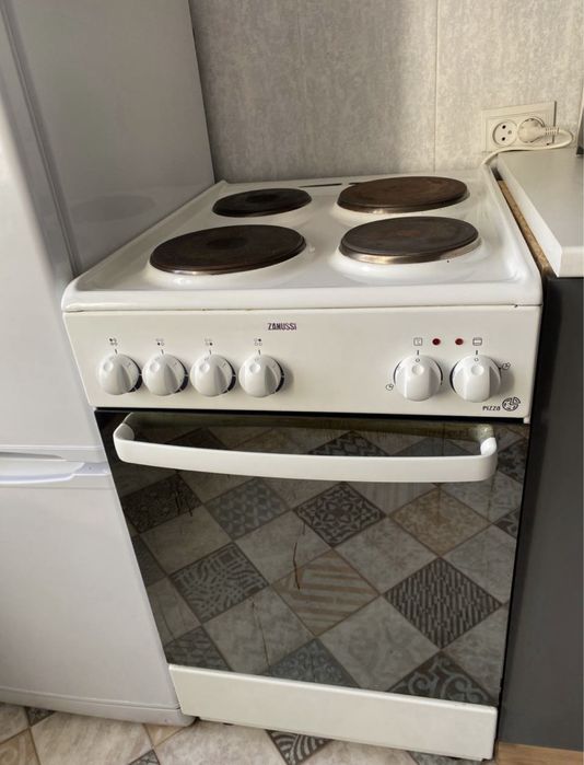 Zanussi плита електрична