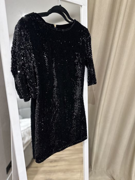 Новорічна жіноча сукня з паєтками
