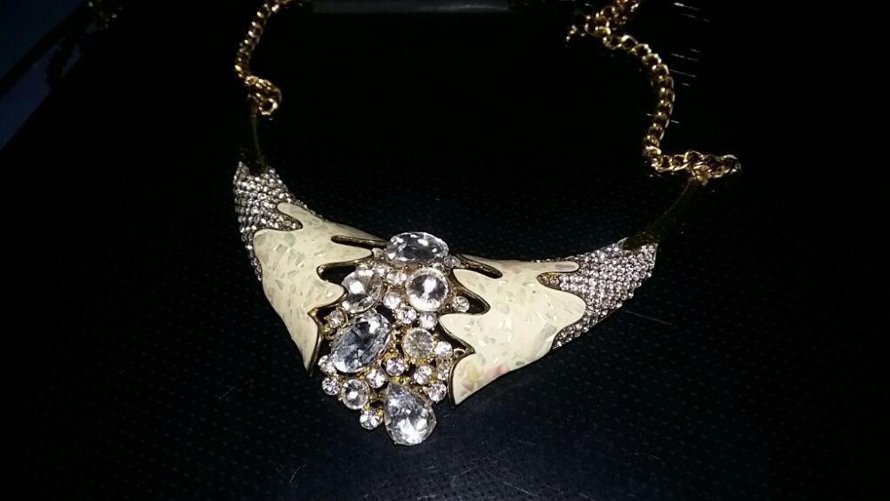 Бусы. Колье. Ожерелье. Цепь