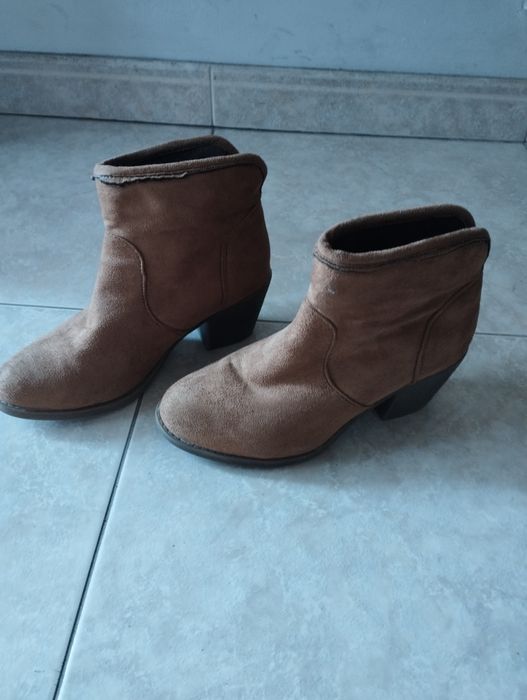 Botas, castanhas, tamanho 36
