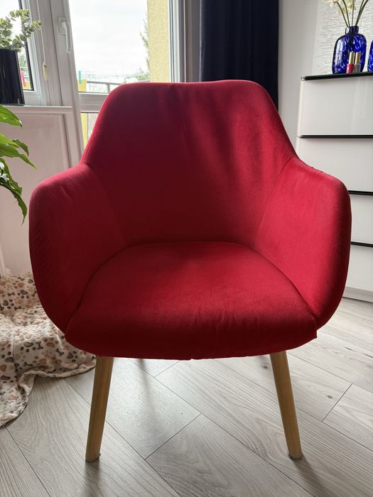 Sprzedam czerwony fotel