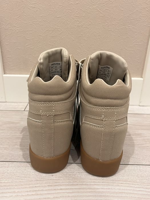 Бежеві снікерси від House 36 розмір