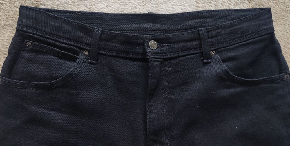 Продам мужские стретчевые джинсы wrangler w36-l34