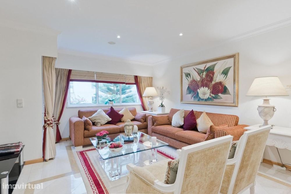 Apartamento T2 com jardim, Cascais