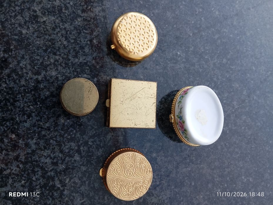 Caixinhas de creme mprimifos diferentes materiais
