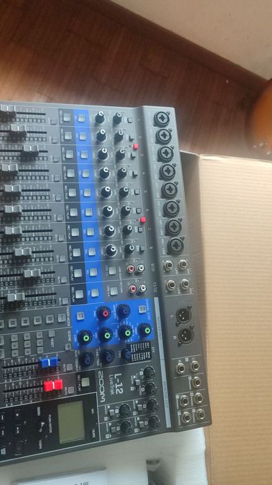 Vendo mesa digital e interface zoom L12