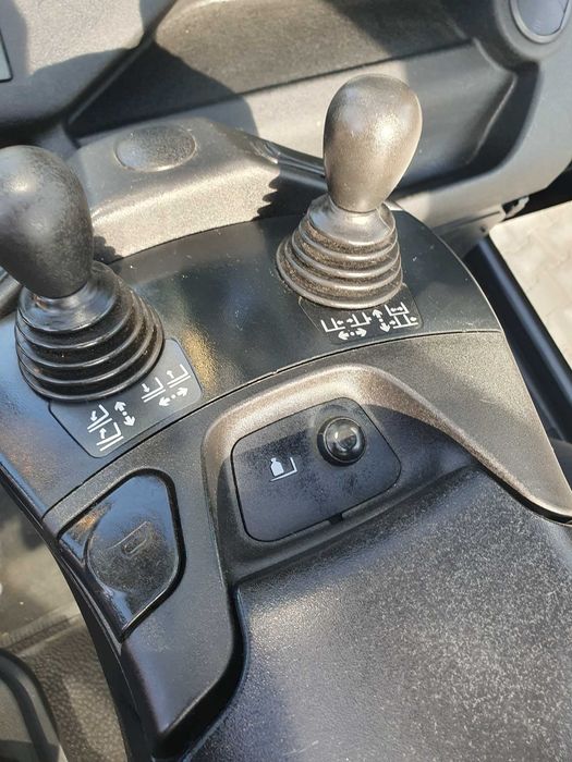 Wózek widłowy LINDE H80T Triplex LPG Chwytak Pozycjoner H70 H60 H100