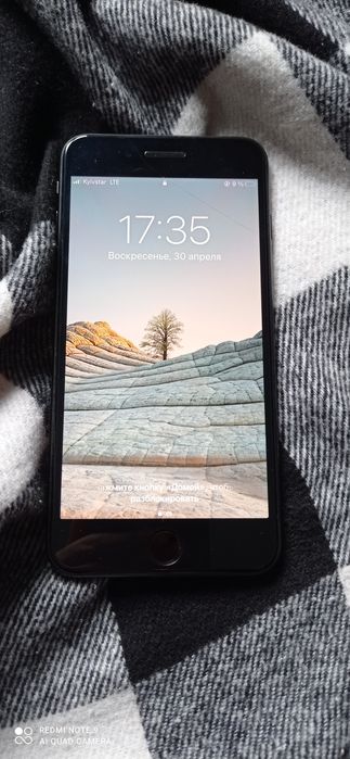Телефон Apple 7+
