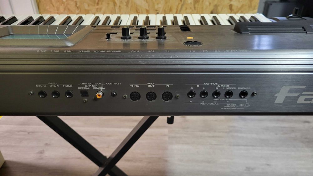 Teclado Roland Fantom 76 teclas