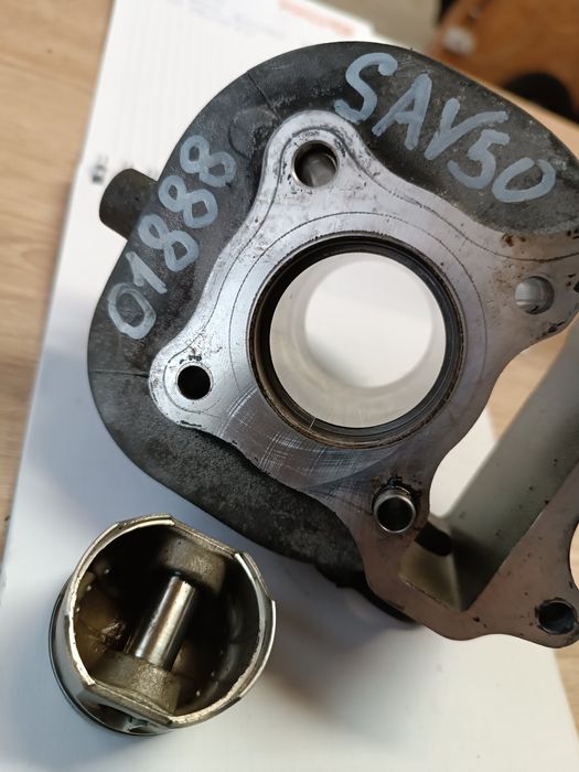 Поршнева Suzuki lets 4/Suzuki V-50 оригінал