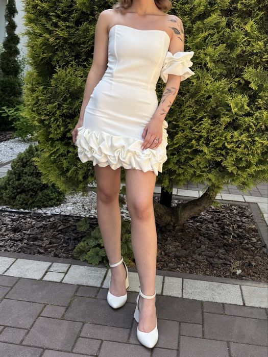 Коктейльна сукня молочного кольору