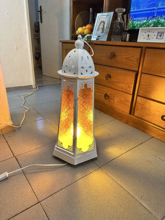 Lanterna antiga electrificada branca