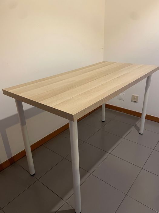 Secretária IKEA LAGKAPTEN + pernas brancas – 30€