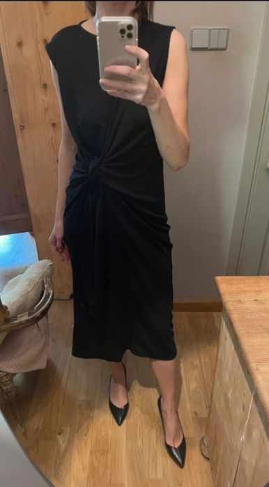 Czarna elegancja lejąca sukienka Filippa K