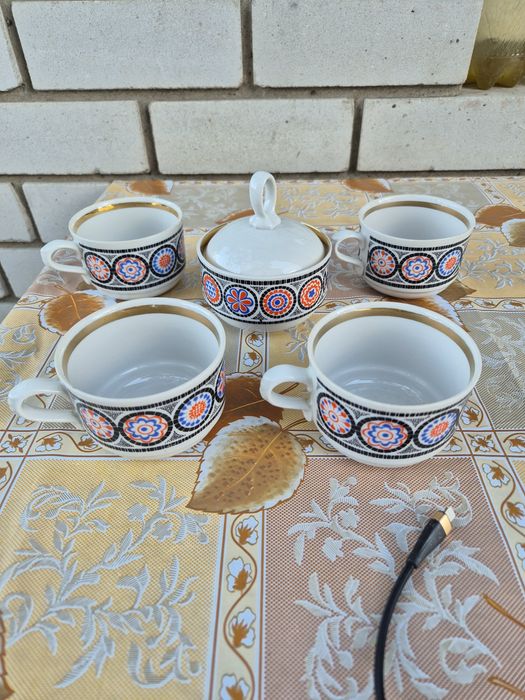 Продам сервиз,набор чашек