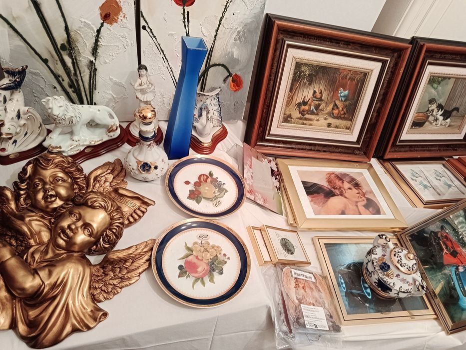 Venda de artigos decorativos porcelana de marca registada.