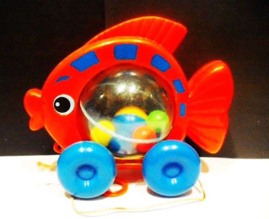 Peixe com rodas e bolas antigo Português