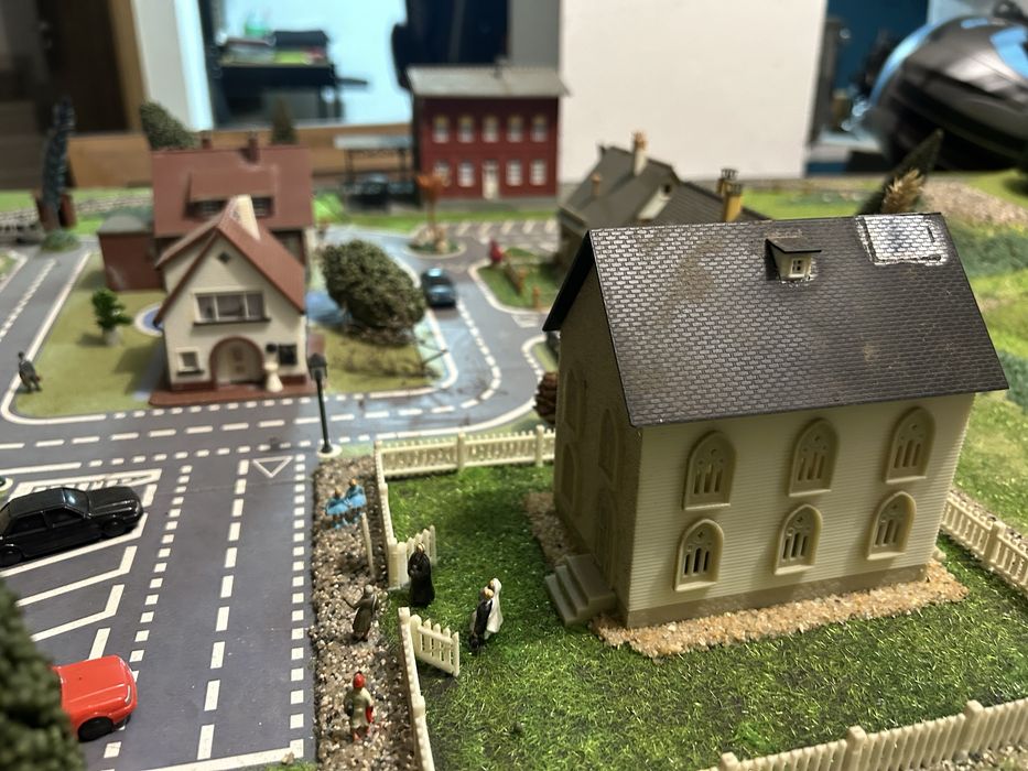 Maquete de estação de comboios e cidade