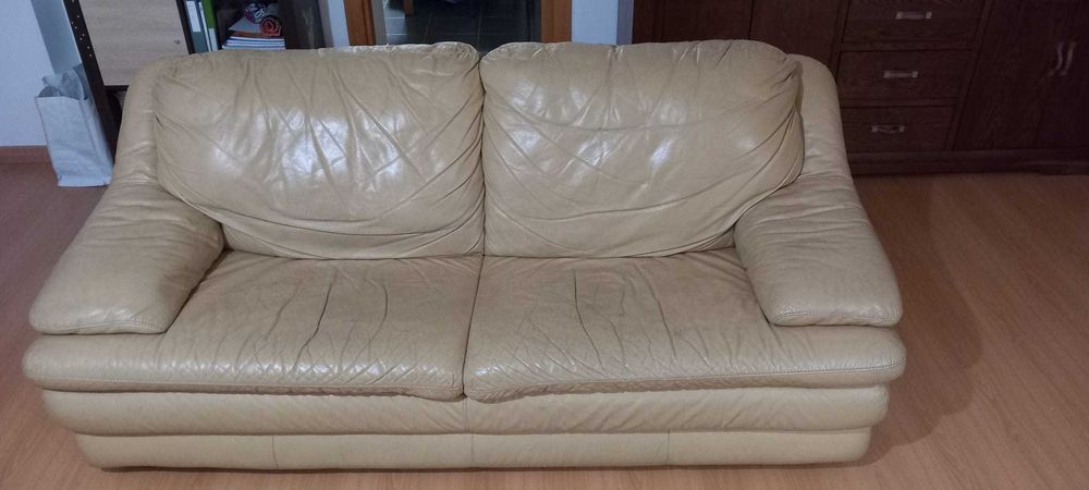 Sofá de três lugares usado