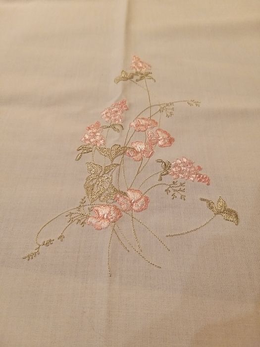 Скатертина з вишивкою, розмір 2,5 на 1,5 м