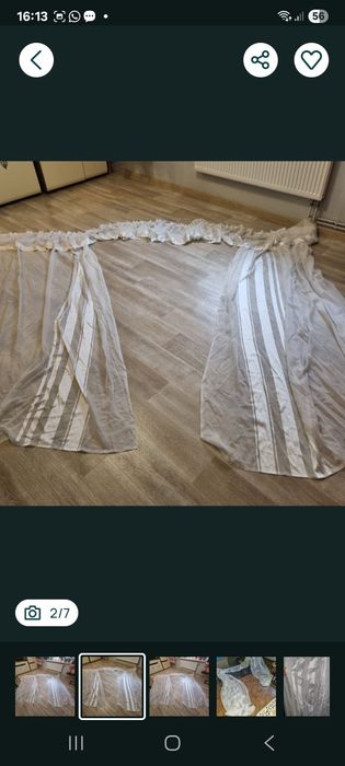 Piękne białe zasłony połączone  lambrekinem, zakończone satynową tasiemką .