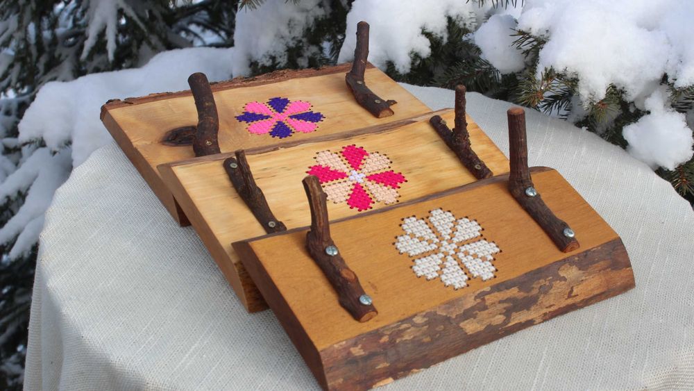 Вишивка,вішалка для будинку з натурального дерева та гілок.