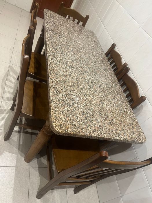 Cozinha completa em madeira + mesa de pedra e 6 cadeiras