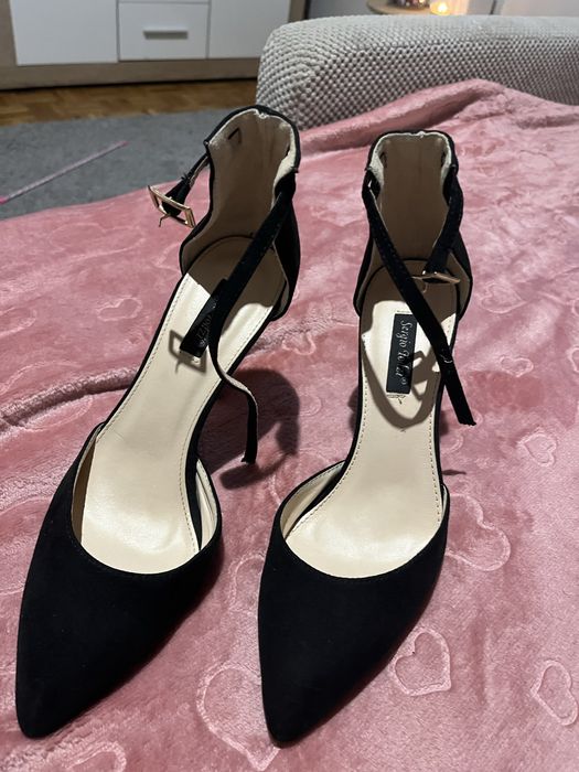 Czarne buty na szpilce  37