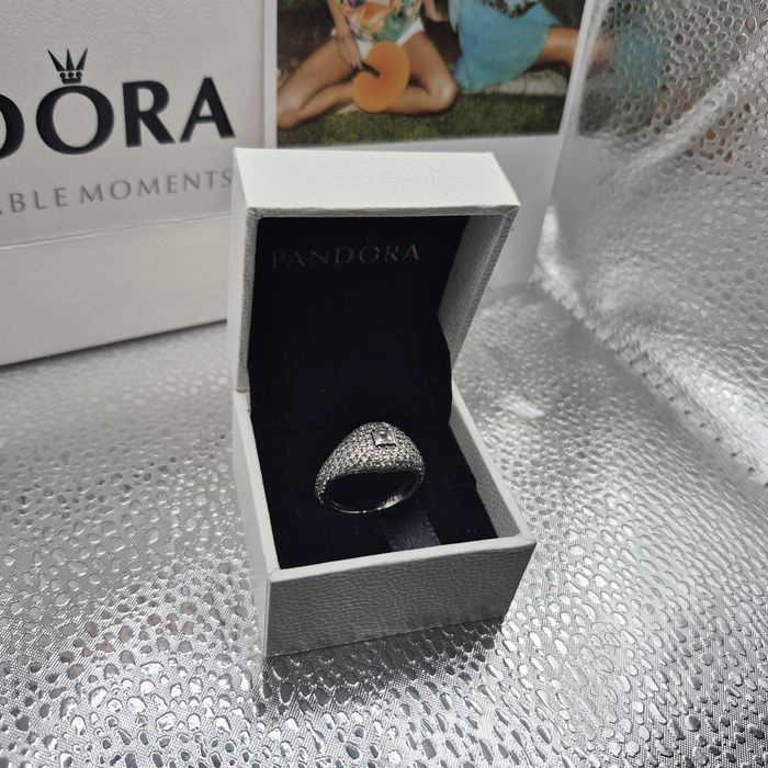 Anel Pandora Pavé Square Cocktail