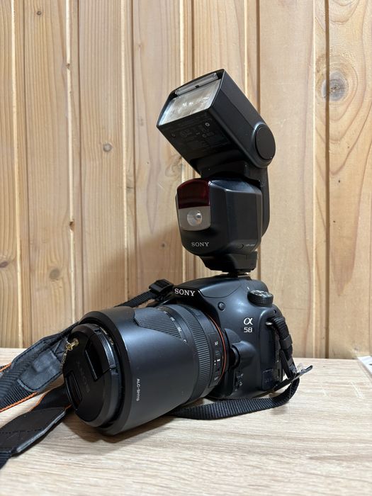 Sony A58 об’єктив 18-135mm SAM спалах Sony HVL-F43M