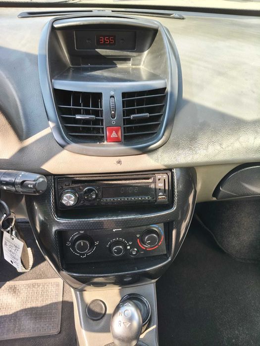 Minicarro fiável, económico e bem estimado – pronto a usar