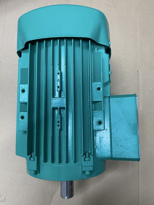 Silnik elektryczny trojfazowy 1,5 kW, nowy, nieuzywany