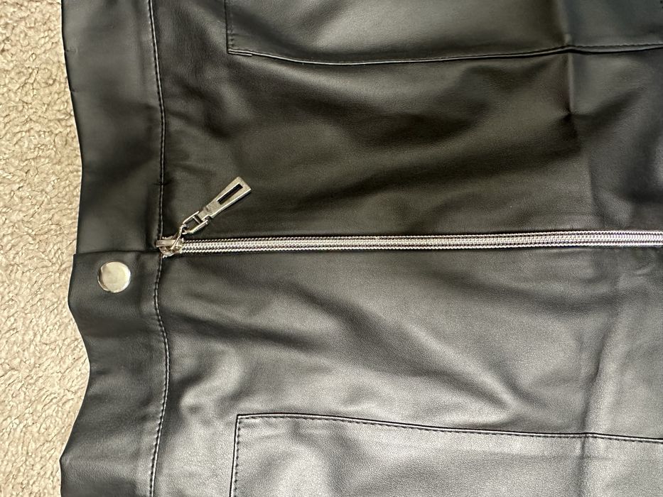 Шкіряна спідниця