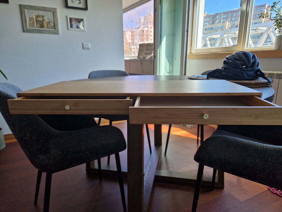 Prateleira com duas gavetas