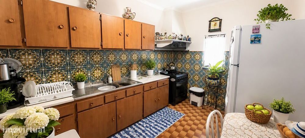 T2 Detached House Comprising Two Floors with Yard and Terraces