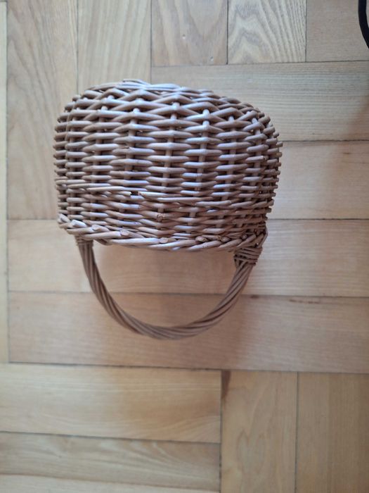 Koszyczek wiklinowy