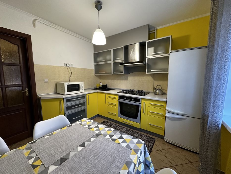 2-км квартира цент оренда погодинно, подобово, потижнево