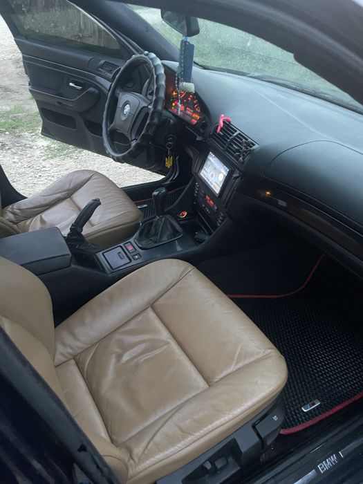 BMW e39.          .