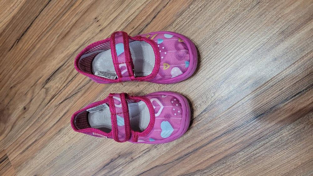 Тапочки для дівчинки  в садочок