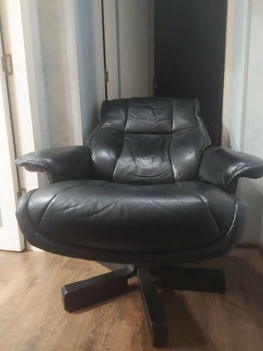 Шкіряне офісне поворотне крісло - реклайнер