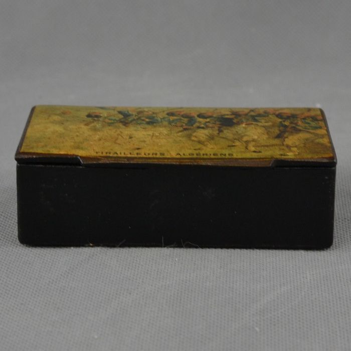 Caixa de Rapé em Papier Marchê com figuras