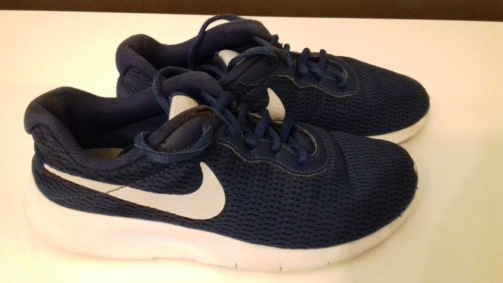 Buty sportowe siatkowe Nike rozmiar 35.5