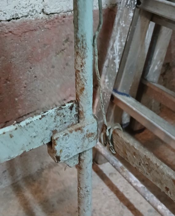 Cama de ferro para restaurar